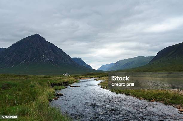 Rannoch Moor Com Pequeno Fluxo - Fotografias de stock e mais imagens de Admirar a Vista - Admirar a Vista, Ao Ar Livre, Aventura