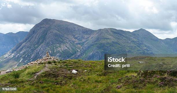 Buachaille Etive Mór In Ambiente Nuvoloso - Fotografie stock e altre immagini di Ambientazione esterna - Ambientazione esterna, Ambiente, Avventura