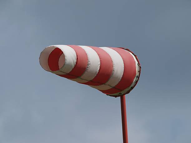 manga de viento frontal - windsock sky natural phenomenon gale fotografías e imágenes de stock