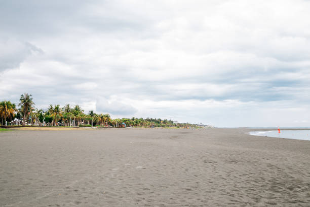 istock Cijin beach and palm trees in Kaohsiung, Taiwan 976421016