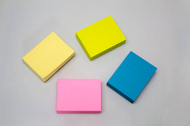 istock Colorful reminder blocks on white background view from above 976446568
