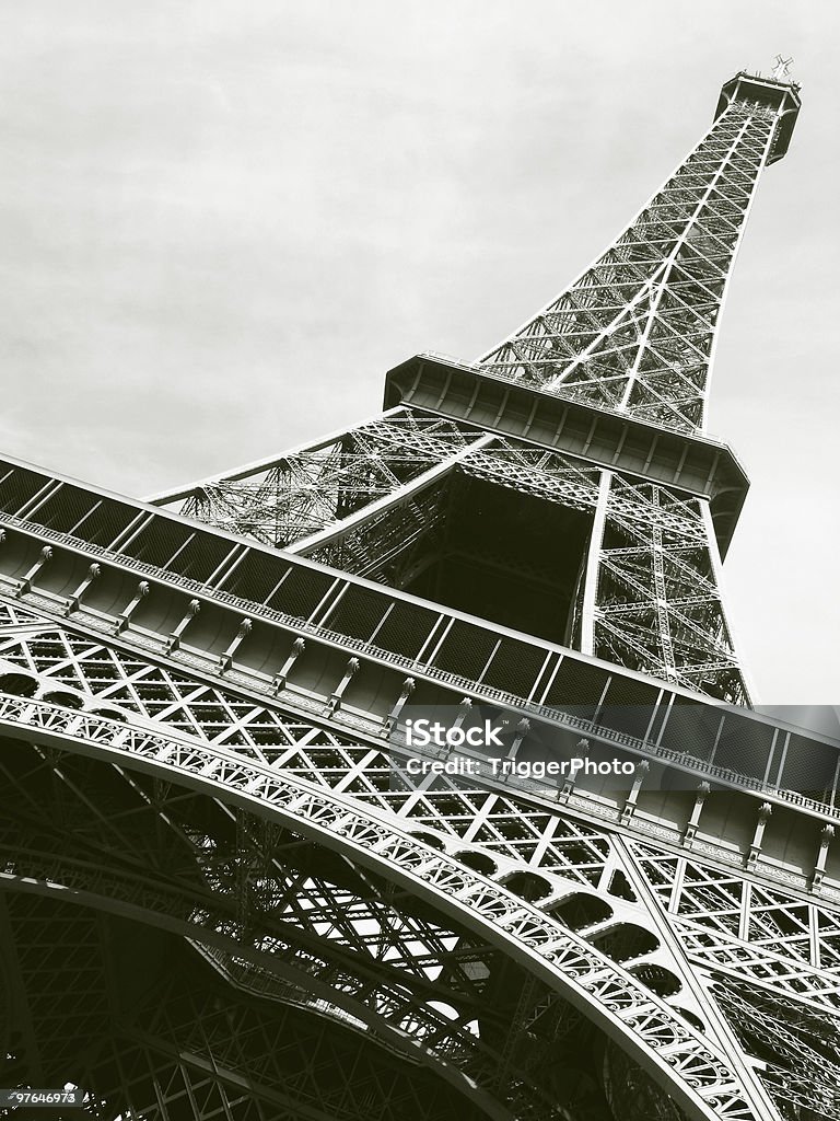 Torre eiffel angolata vintage - Foto stock royalty-free di Architettura