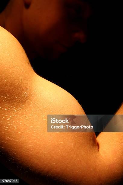 Músculo Macho Foto de stock y más banco de imágenes de Adulto - Adulto, Aspiraciones, Brazo humano