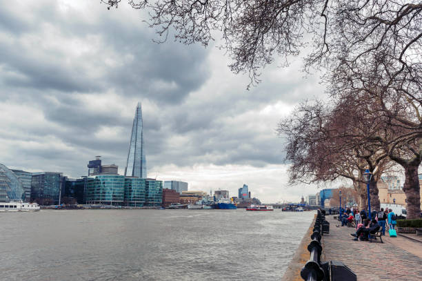 the shard, tallest building in uk, iconic architectural landmarks of london located on the southwark bank of the river thames in london, england - tower london england greater london inner london imagens e fotografias de stock