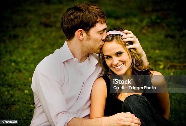 Foto de Retratos Incríveis Casal e mais fotos de stock de Abraçar - Abraçar, Adulto, Amizade