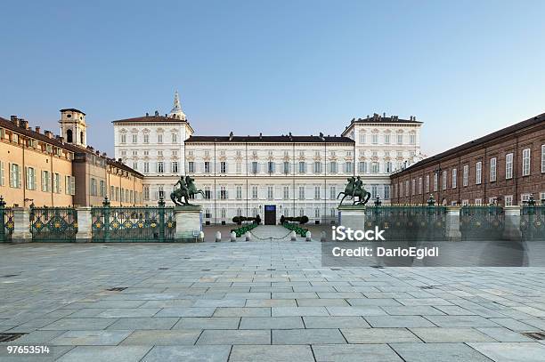 Hauptfassade Des Royal Palace In Castello Square Turin Italien Stockfoto und mehr Bilder von Turin