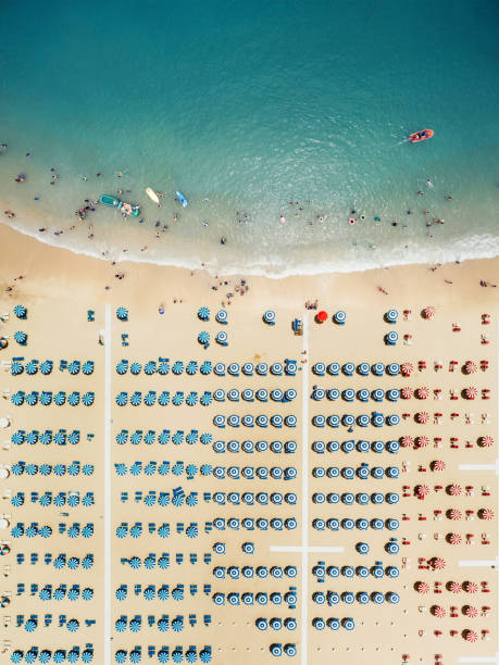 vista aerea della spiaggia - romagna foto e immagini stock