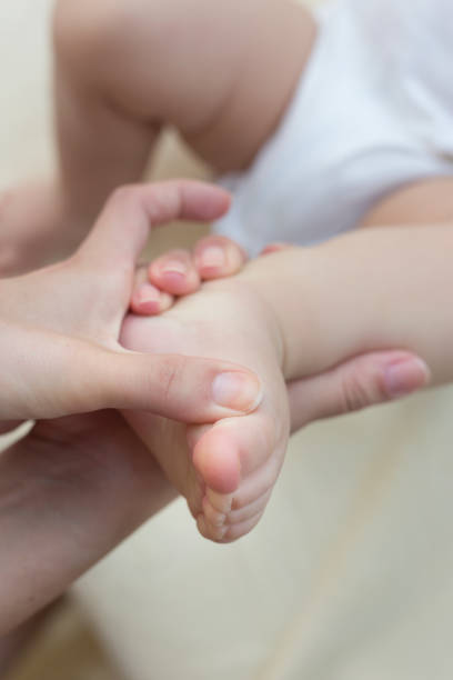 istock baby foot exercise 976611008