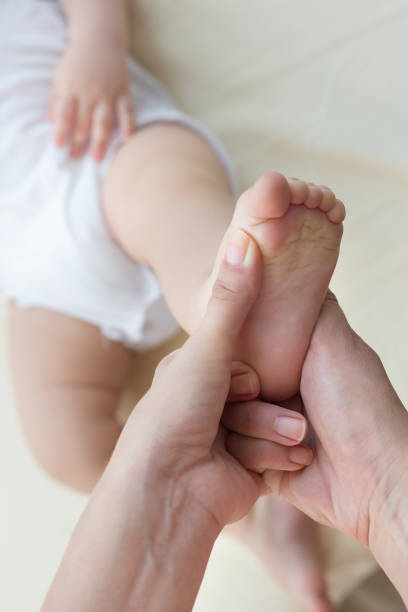 istock baby foot exercise 976611014