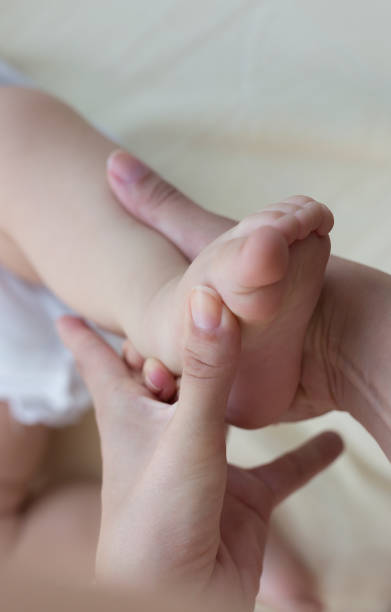 istock baby foot exercise 976611026