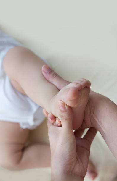 istock baby foot exercise 976611028