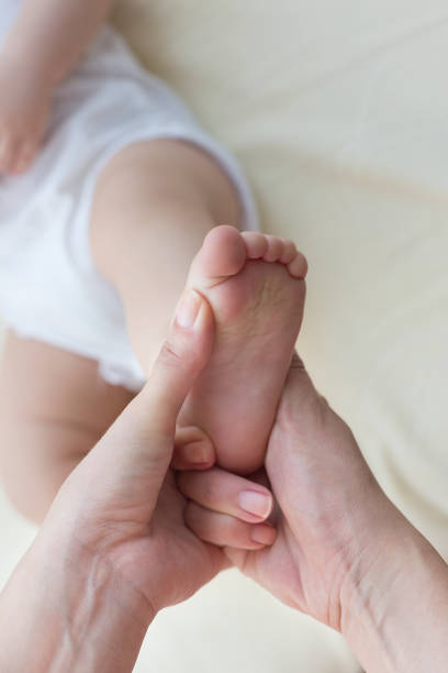 istock baby foot exercise 976611046