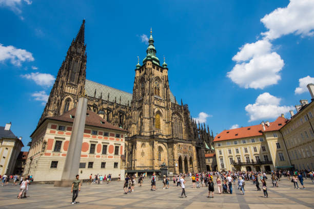 cattedrale di san vito a praga - hradcany castle prague czech republic spring foto e immagini stock