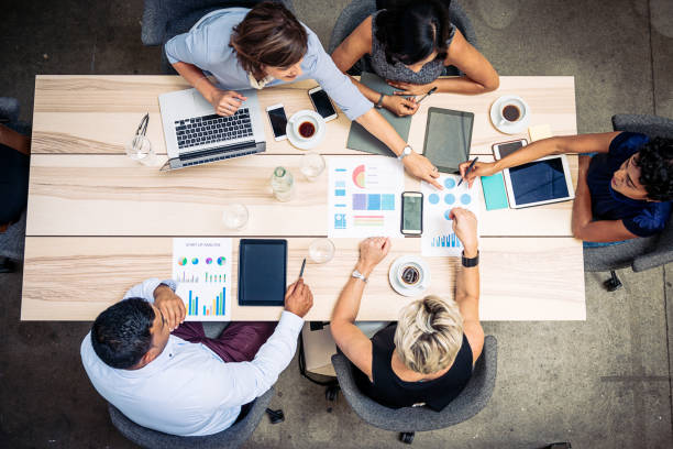 istock Decisions on the business meeting 976632916