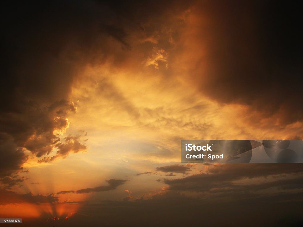 Штормовая закате - Стоковые фото Облако роялти-фри