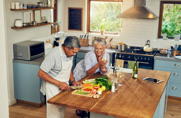 istock Good food never lacks company 976657942