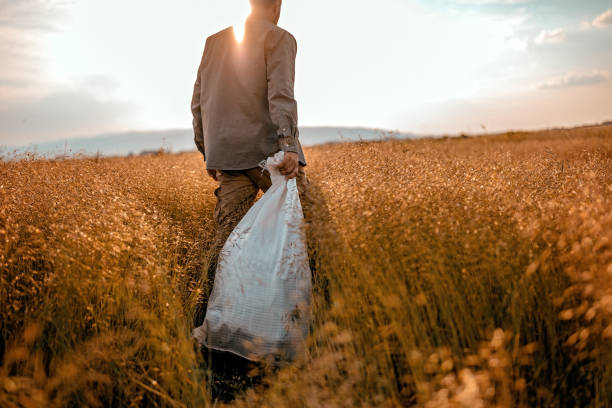 istock Farmers live is not easy 976685454