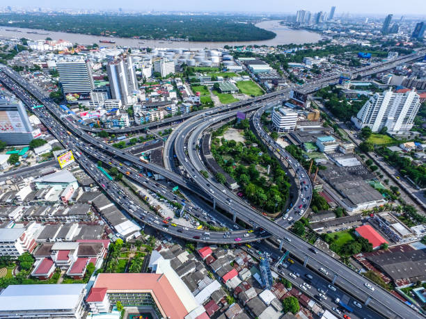 istock Freeway in the city 976761518