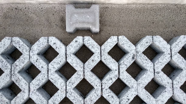 istock Placement of concrete slabs 976762796