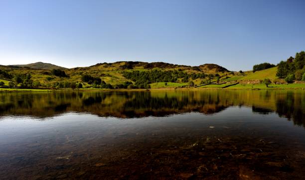 peaceful reflection on the lake - watendlath imagens e fotografias de stock