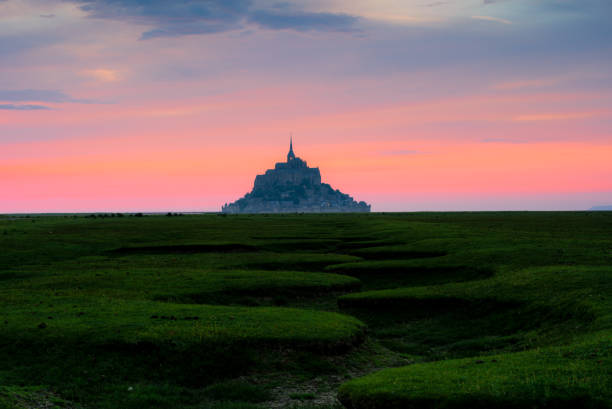 istock Sunset on Mont Saint Michel 976801398