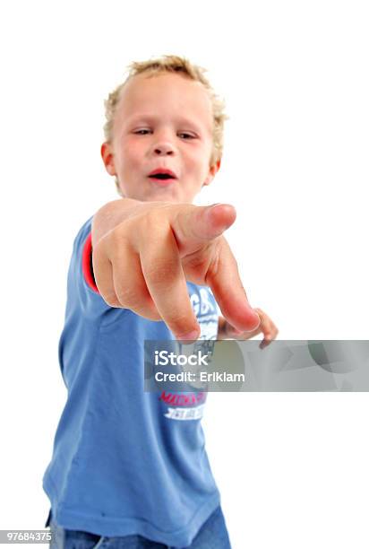 Little Boy Señalando Enfoque En Mano Foto de stock y más banco de imágenes de Alto - Descripción física - Alto - Descripción física, Apuntar, Azul