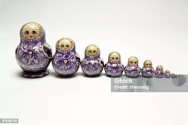 Bambole Russe Di Nidificazione - Fotografie stock e altre immagini di Bambola - Giocattolo - Bambola - Giocattolo, Composizione orizzontale, Cultura russa
