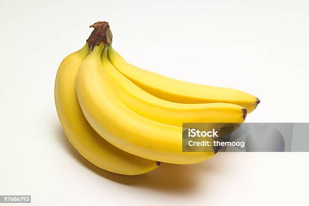 Racimo De Plátanos Foto de stock y más banco de imágenes de Competición individual - Competición individual, Fruta, Aire libre