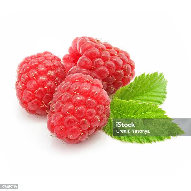 Isolato Rosso Frutta Lampone - Fotografie stock e altre immagini di Alimentazione sana - Alimentazione sana, Bianco, Cibi e bevande