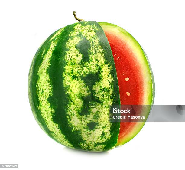 Fruta Madura Melón Con Agua Aislados De Corte Es Foto de stock y más banco de imágenes de Alimento - Alimento, Blanco - Color, Color - Tipo de imagen