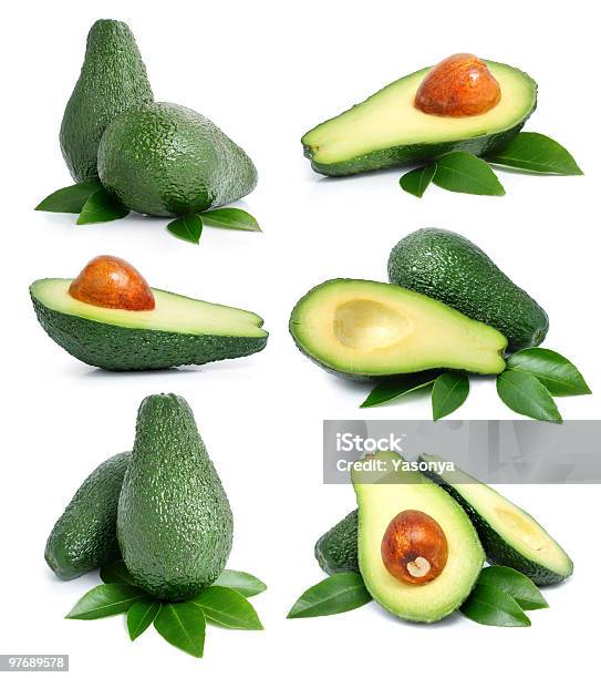 Conjunto De Frutas Con Hoja Verde Aguacate Aislado En Blanco Foto de stock y más banco de imágenes de Aguacate