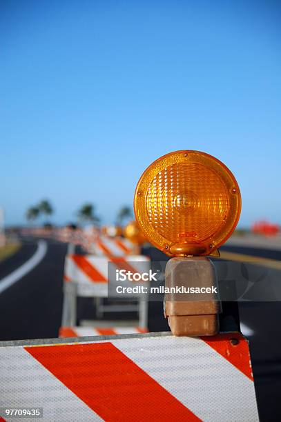 Lavori Stradali - Fotografie stock e altre immagini di Arancione - Arancione, Autostrada, Barricata