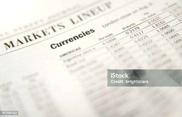 Moedas - Fotografias de stock e mais imagens de Acessório Financeiro - Acessório Financeiro, Cifras Financeiras, Dado de Bolsa de Valores