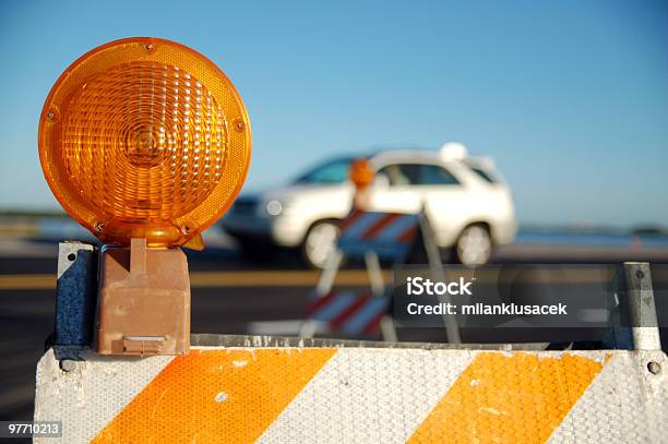 Estrada De Trabalho - Fotografias de stock e mais imagens de Obra - Obra, Barricada - Divisa, Estrada principal