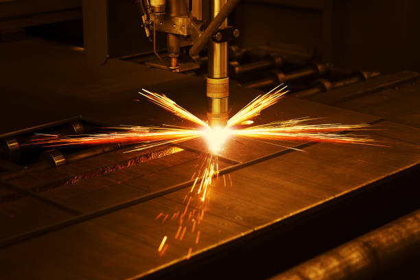 industrial cnc plasma machine cutting of metal plate - cnc laser cutting imagens e fotografias de stock
