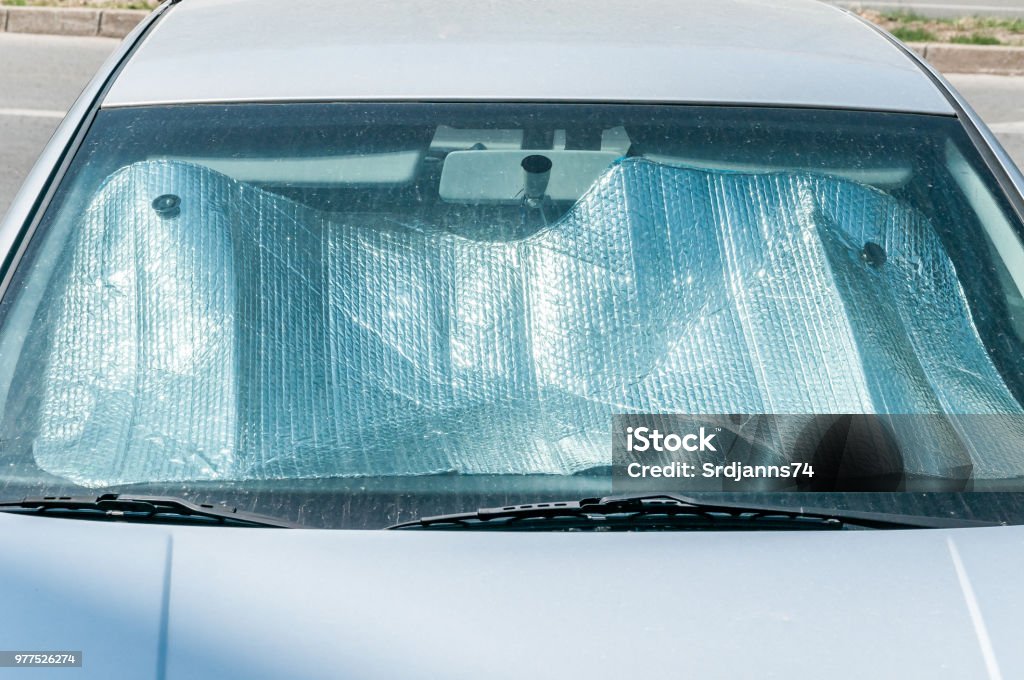 Sonnereflektor Auf Der Windschutzscheibe Oder Windschutzscheibe Als Schutz  Des Auto Kunststoff Indoor Panel Vor Direkter Sonneneinstrahlung Und Hitze  Stockfoto und mehr Bilder von Auto - iStock