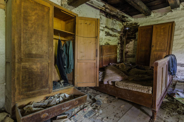 istock box with bed in farmhouse 977590818