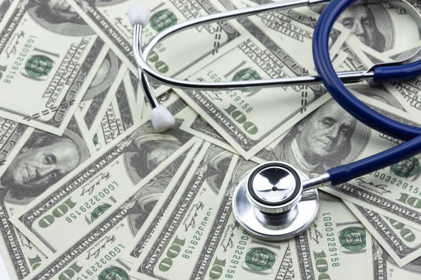 stethoscope on dollar banknotes, healthcare  payment concept - currency stethoscope medicare usa imagens e fotografias de stock