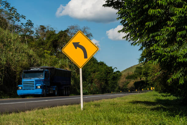 Road sign, left turn, highway BR-116, Barra do Piraí, RJ Brazil