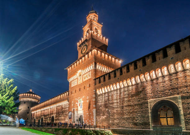 zamek sforza (castello sforzesco) w mediolanie, włochy - 1818 zdjęcia i obrazy z banku zdjęć