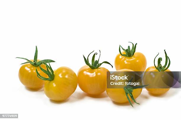 Photo libre de droit de Jaune Tomates Cerises banque d'images et plus d'images libres de droit de Aliment - Aliment, De petite taille, Fond blanc