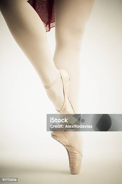 Danza Le Gambe - Fotografie stock e altre immagini di Appuntito - Appuntito, Artista di spettacolo, Ballerino - Artista di spettacolo