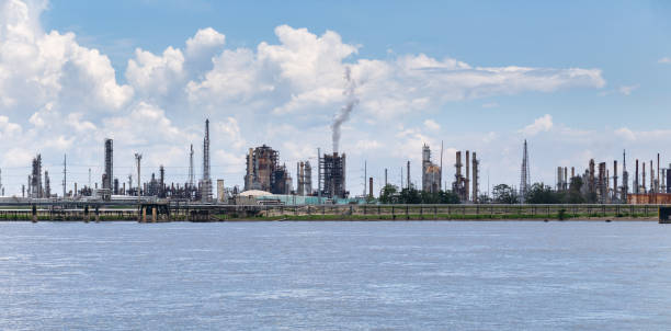 istock refinery along the mississippi river 977823428
