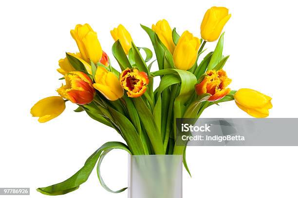 Ramo De Tulipanes De Primavera Foto de stock y más banco de imágenes de Amarillo - Color - Amarillo - Color, Arreglo, Belleza