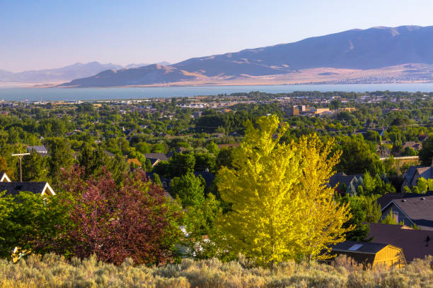 istock Utah Lake with houses and landscape 977991808