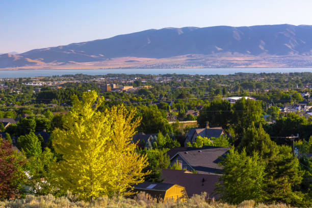istock Utah Lake with houses and yellow tree 977991968