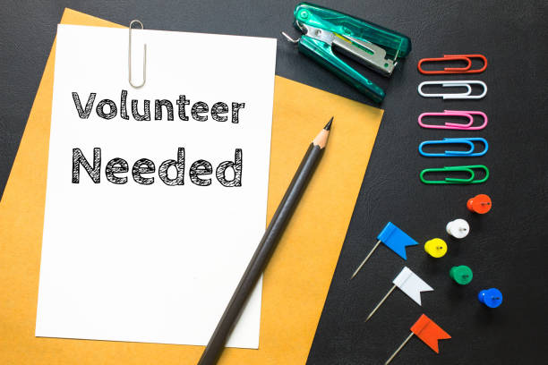 istock Text volunteer needed on white paper background / business concept 978051936
