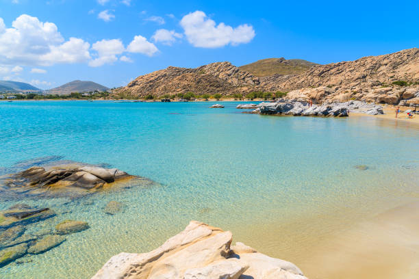 acqua di mare turchese cristallina della spiaggia di kolymbithres, isola di paros, grecia - paros foto e immagini stock