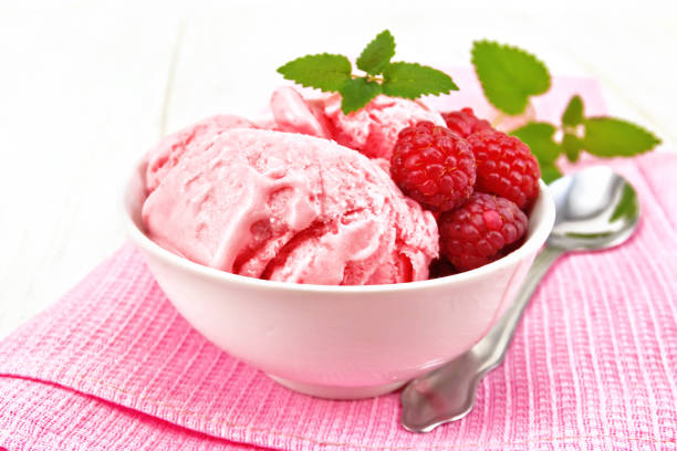 istock Ice cream crimson with mint in bowl on board 978245040