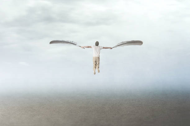 homme avec les plumes des ailes volantes dans le ciel - mythological character photos et images de collection